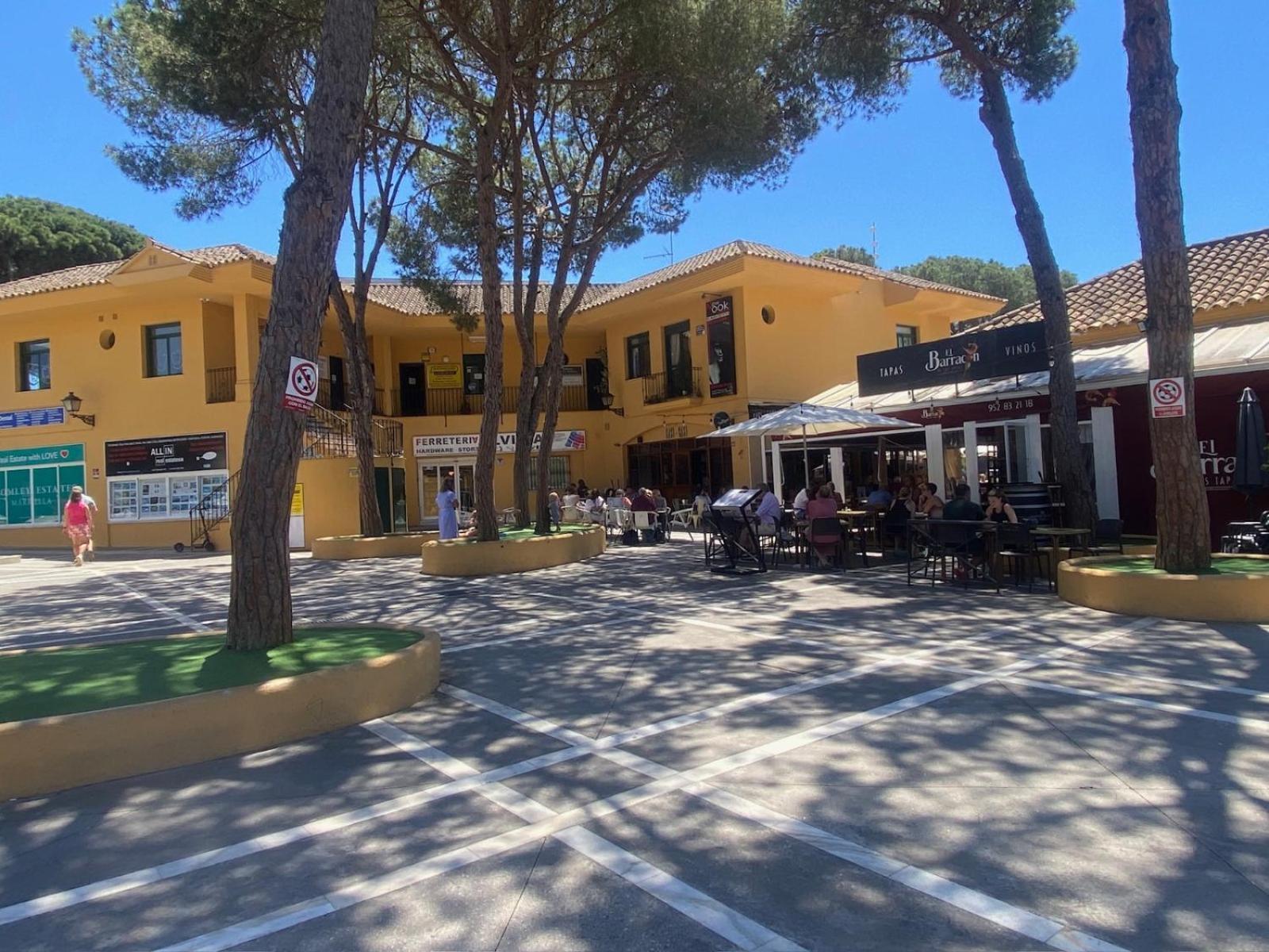 Con Patio Privado Con Barbacoa Y Piscina Cerca De La Playa *