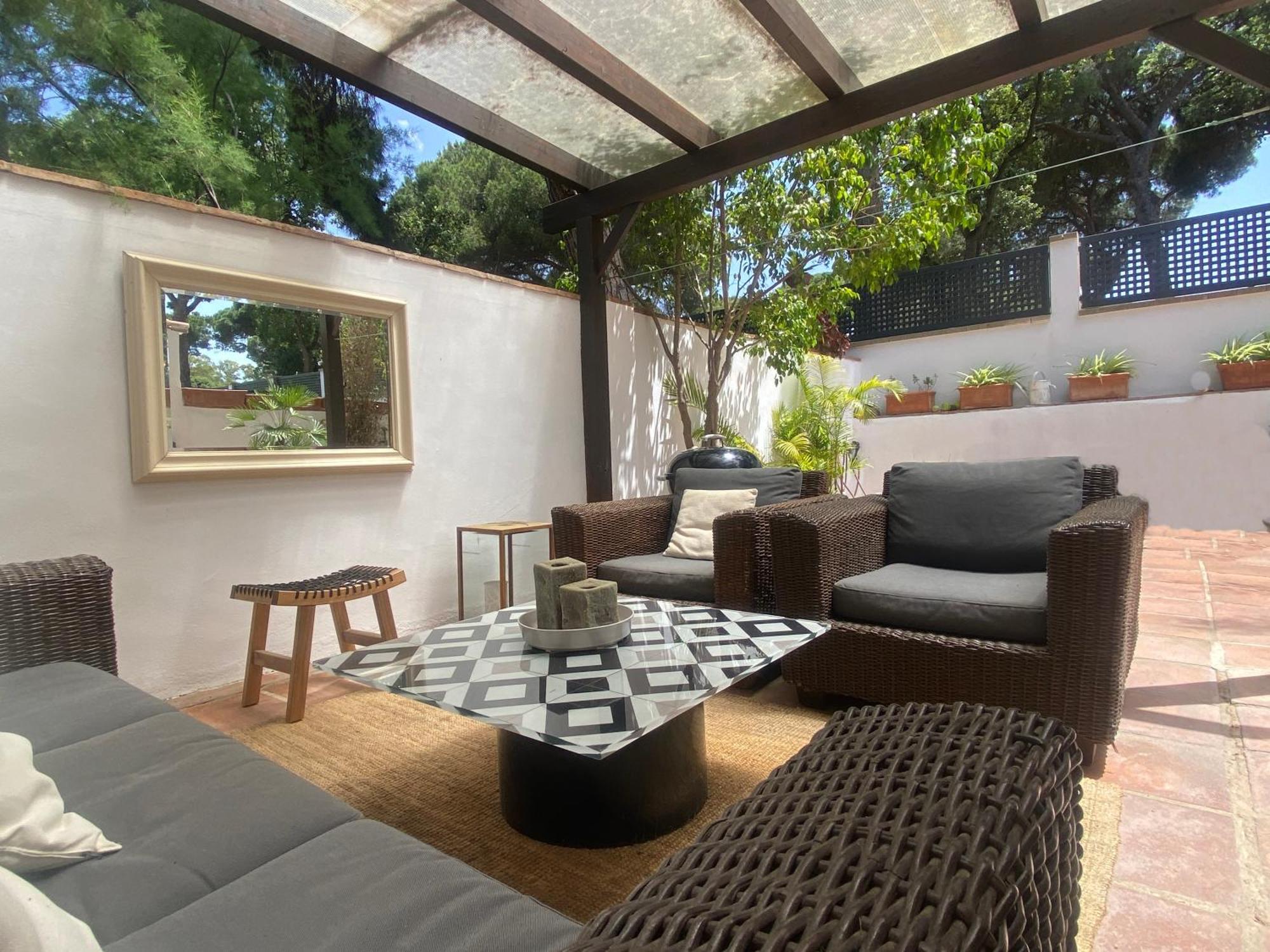 Con Patio Privado Con Barbacoa Y Piscina Cerca De La Playa Hébergement de vacances