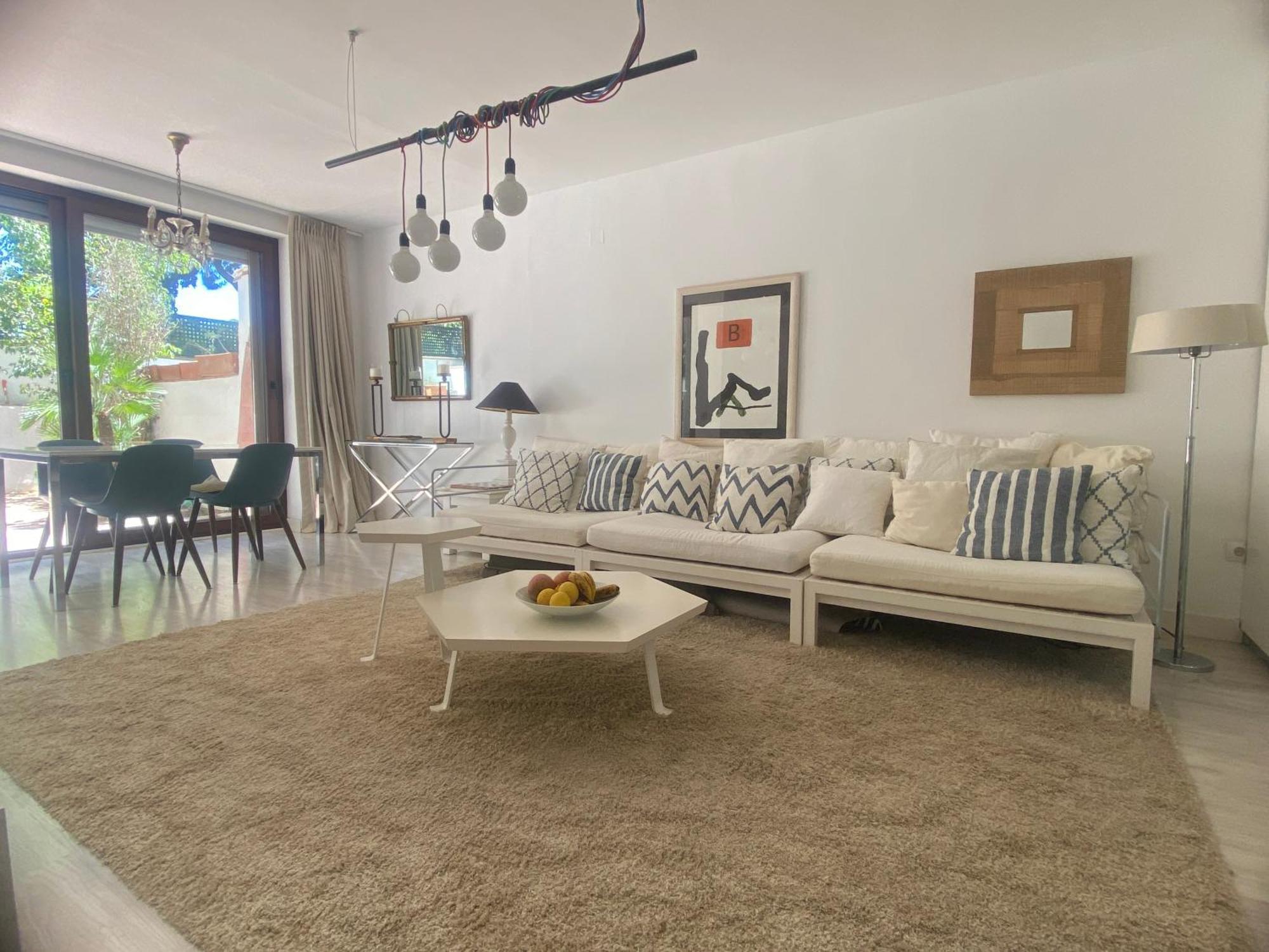 Con Patio Privado Con Barbacoa Y Piscina Cerca De La Playa Holiday home Marbella