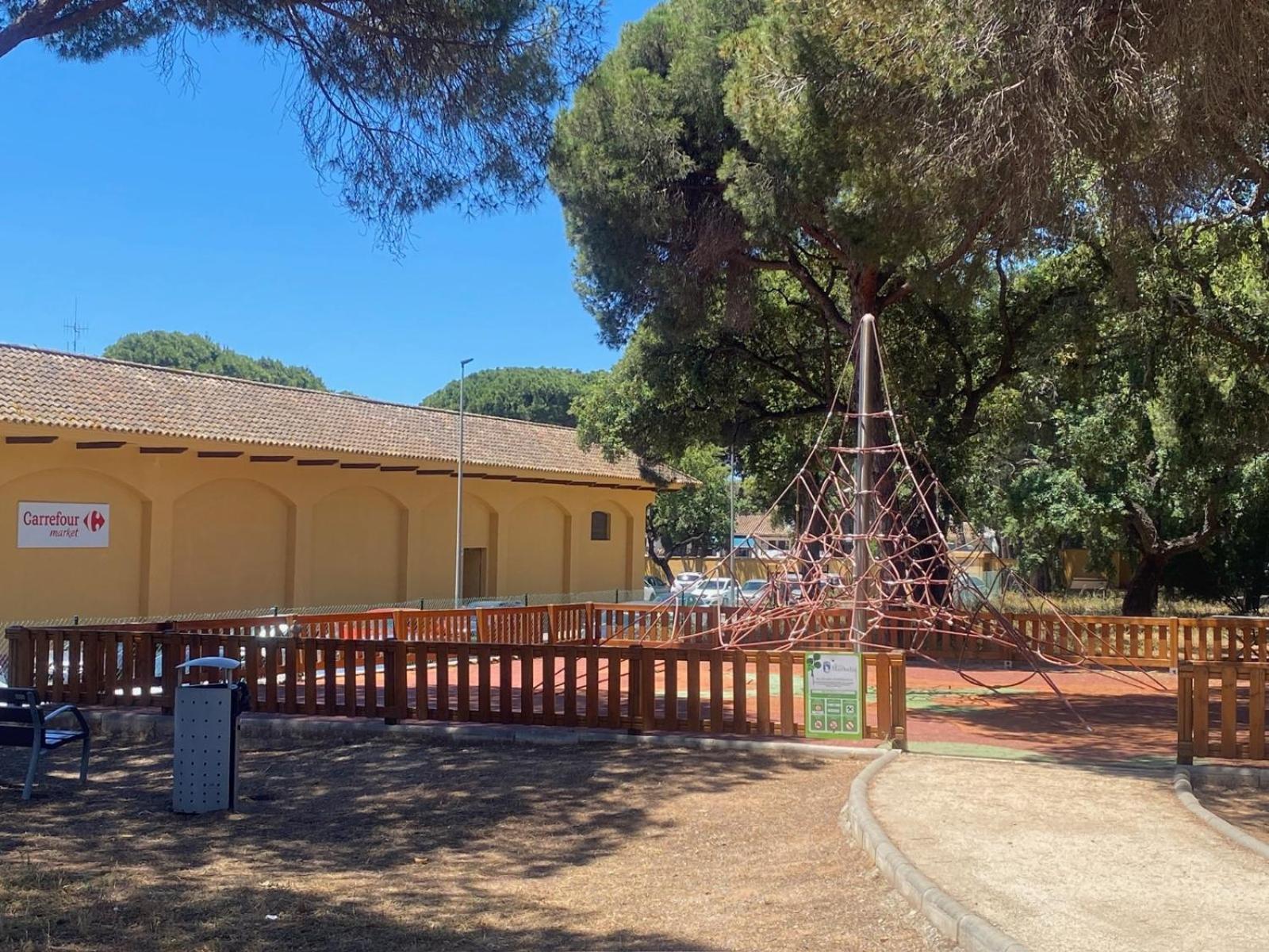 Con Patio Privado Con Barbacoa Y Piscina Cerca De La Playa Marbella